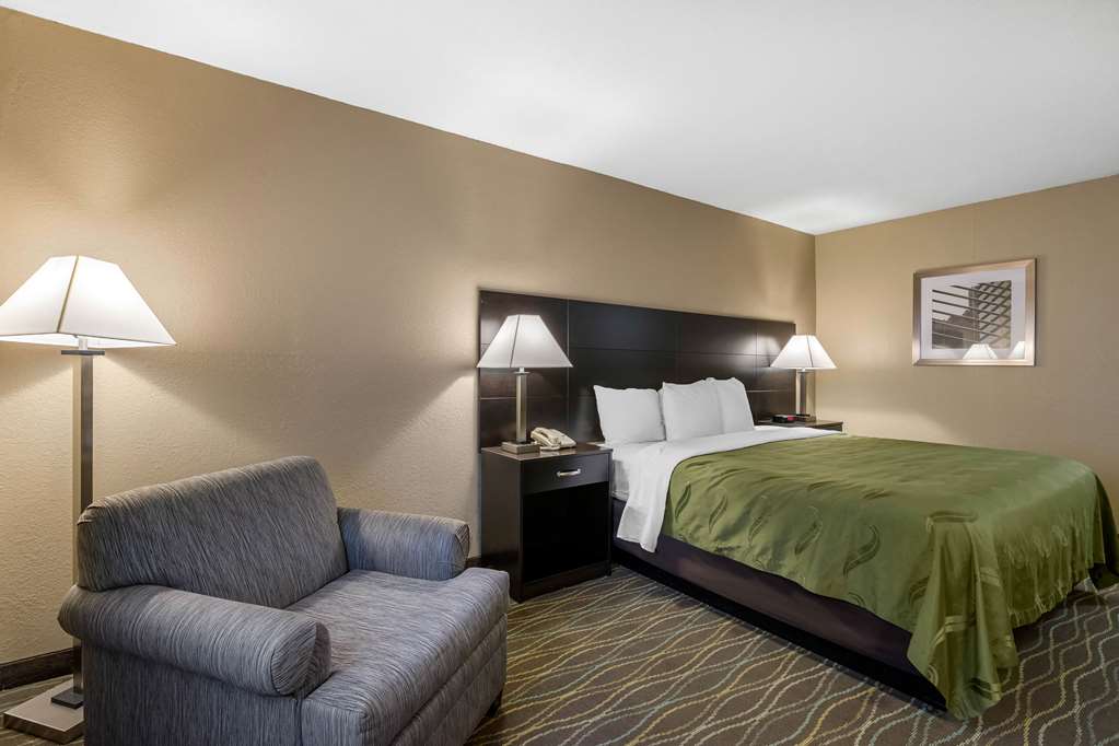 quality inn and suites des moines