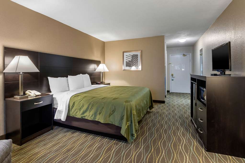 quality inn and suites des moines