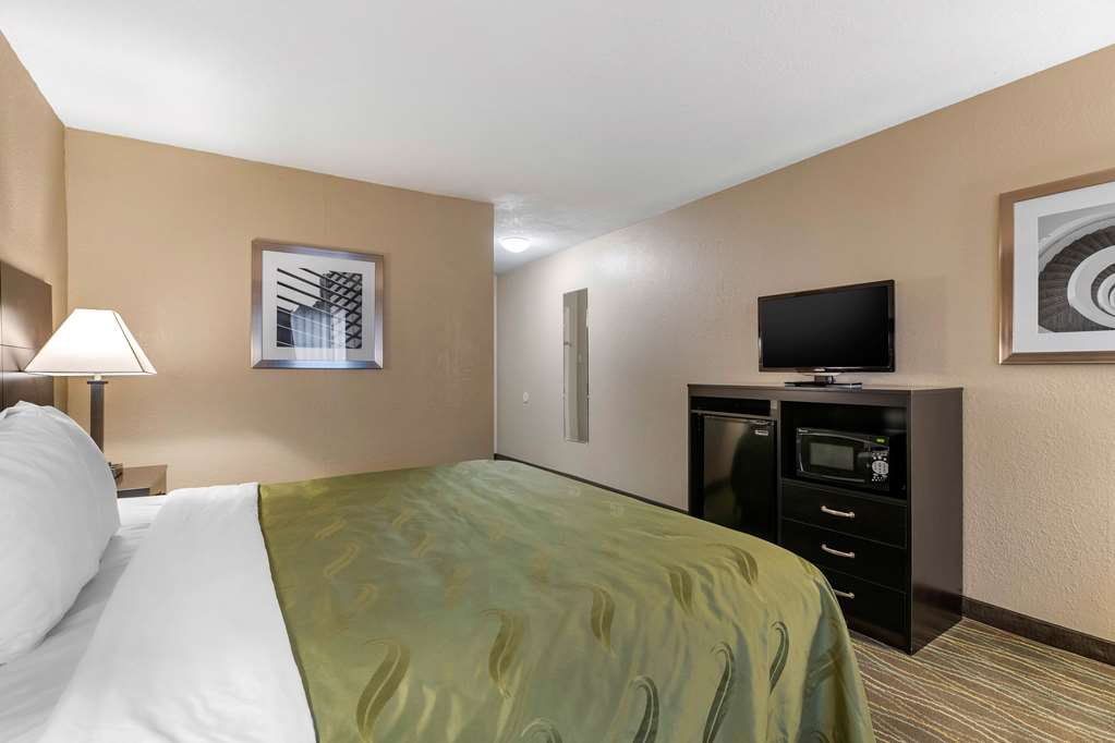 quality inn and suites des moines