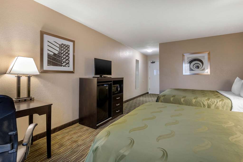 quality inn and suites des moines