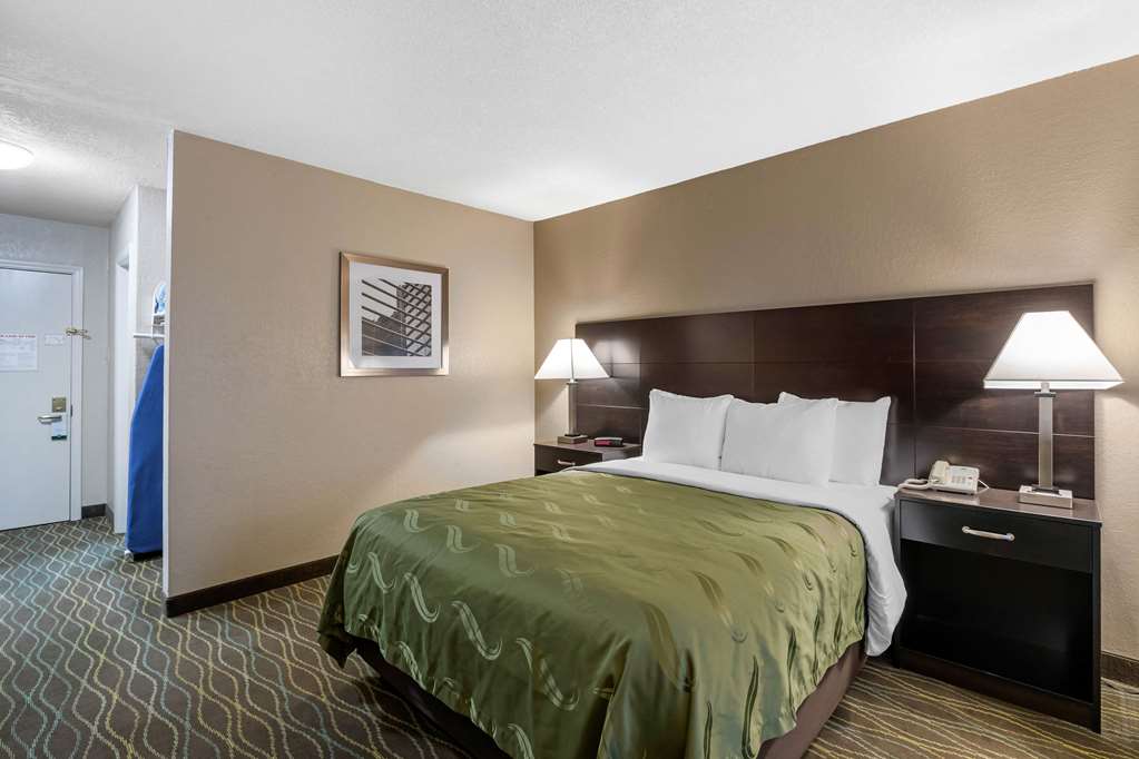 quality inn and suites des moines