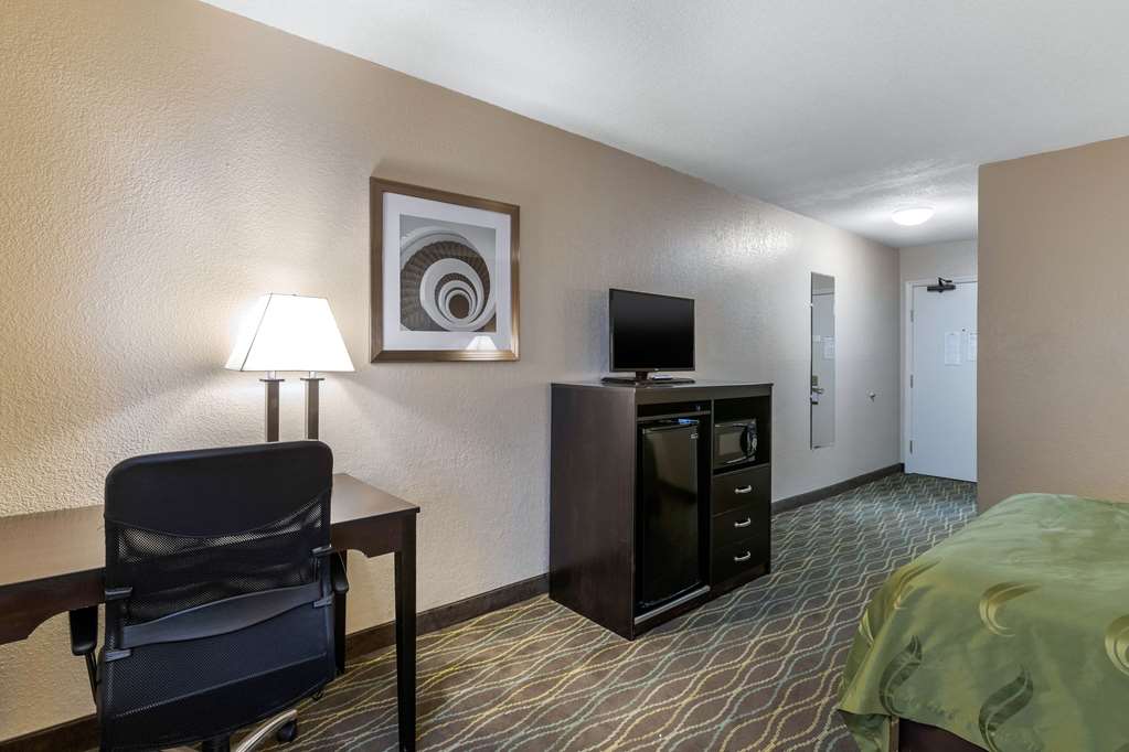 quality inn and suites des moines
