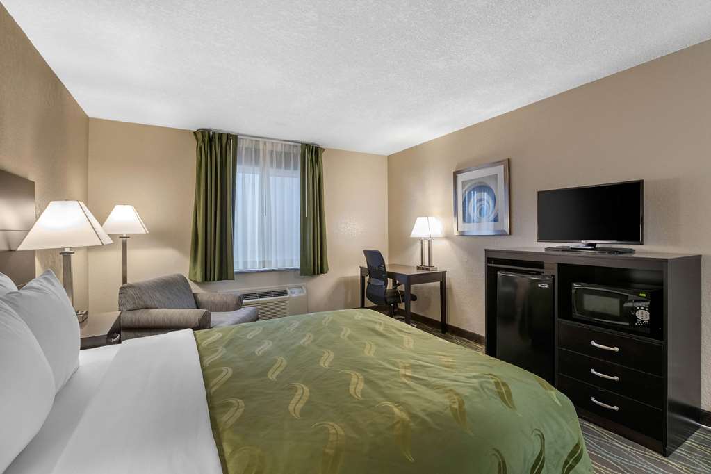 quality inn and suites des moines
