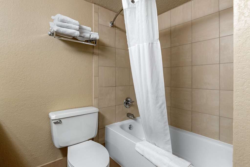 quality inn and suites des moines