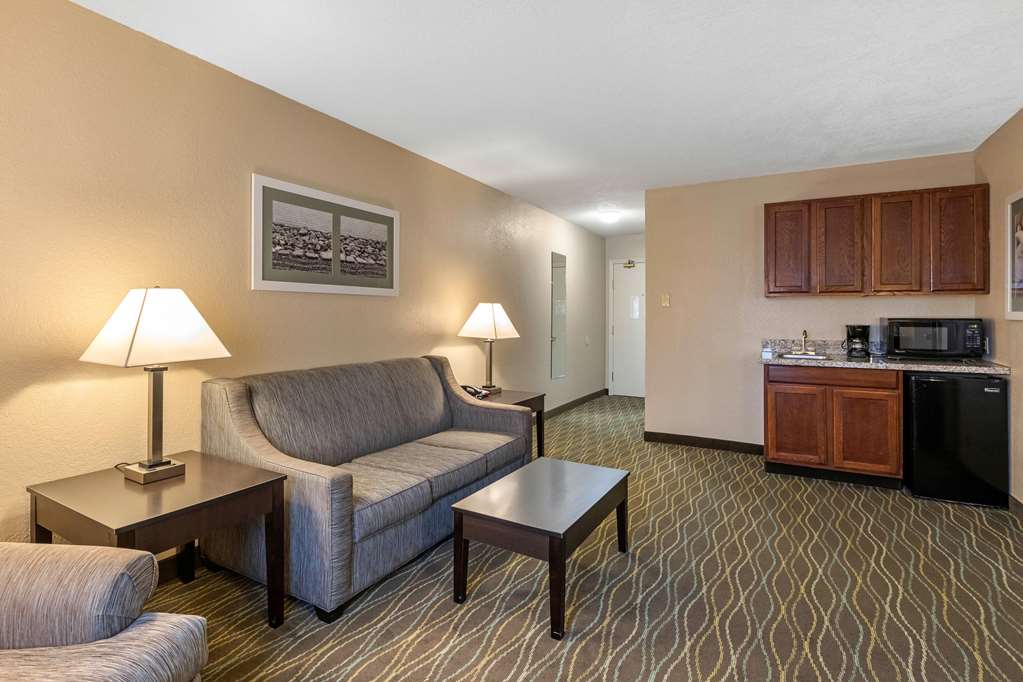 quality inn and suites des moines