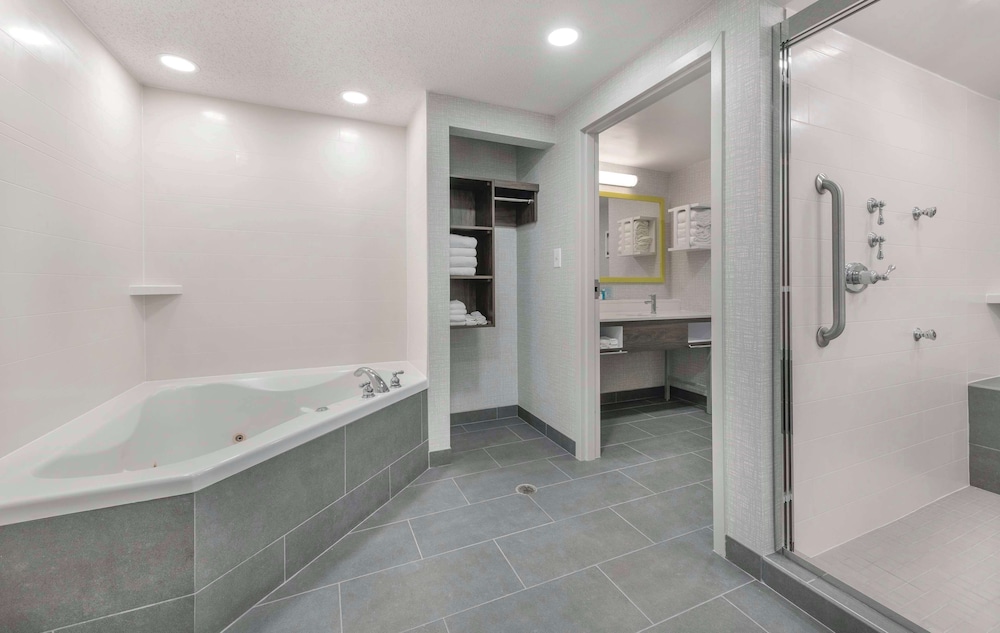 hampton inn and suites burlington nc