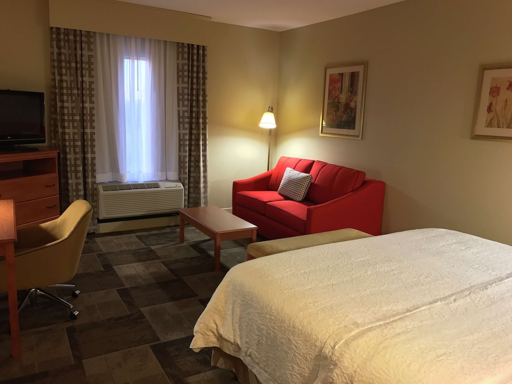 hampton inn garden city