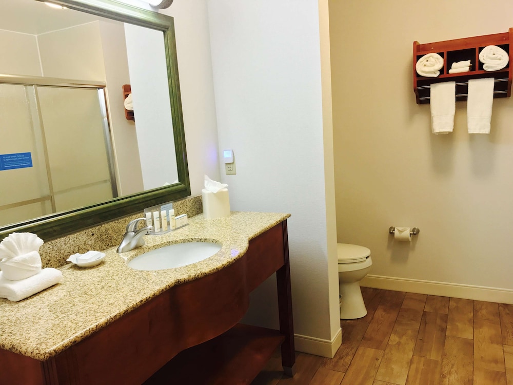 hampton inn garden city