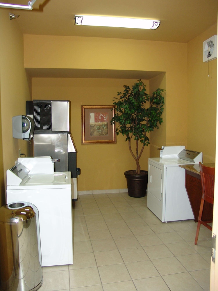 hampton inn garden city