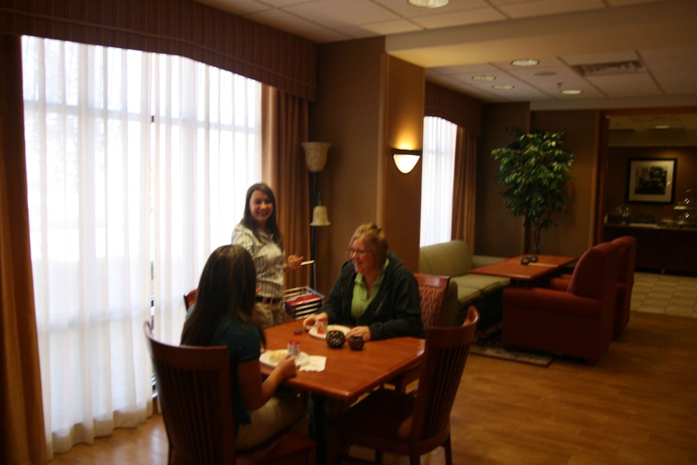 hampton inn garden city