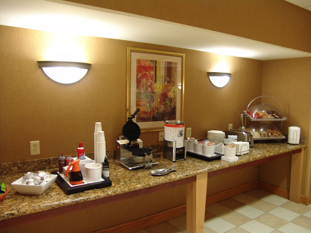 hampton inn garden city
