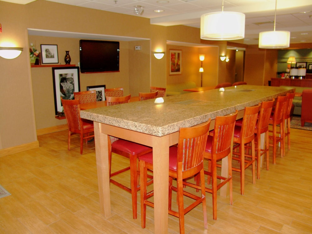 hampton inn garden city