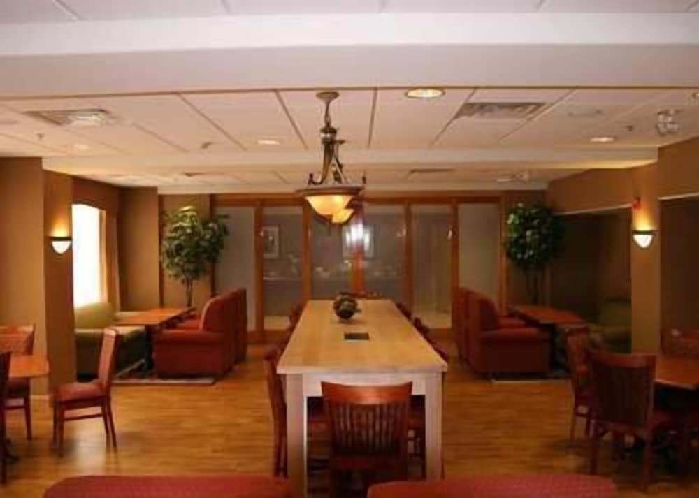 hampton inn garden city