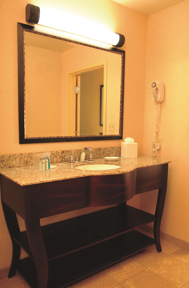 hampton inn garden city