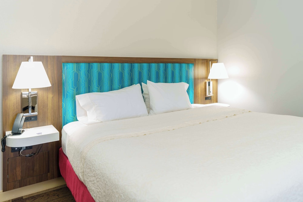 hampton inn garden city