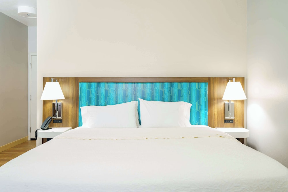hampton inn garden city