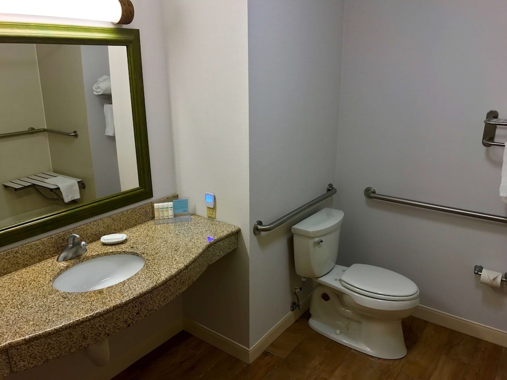 hampton inn garden city