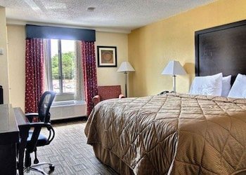 quality inn and suites greenville near downtown