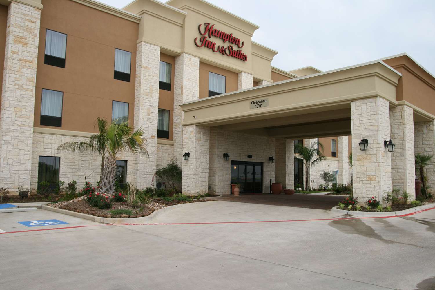hampton inn and suites buffalo