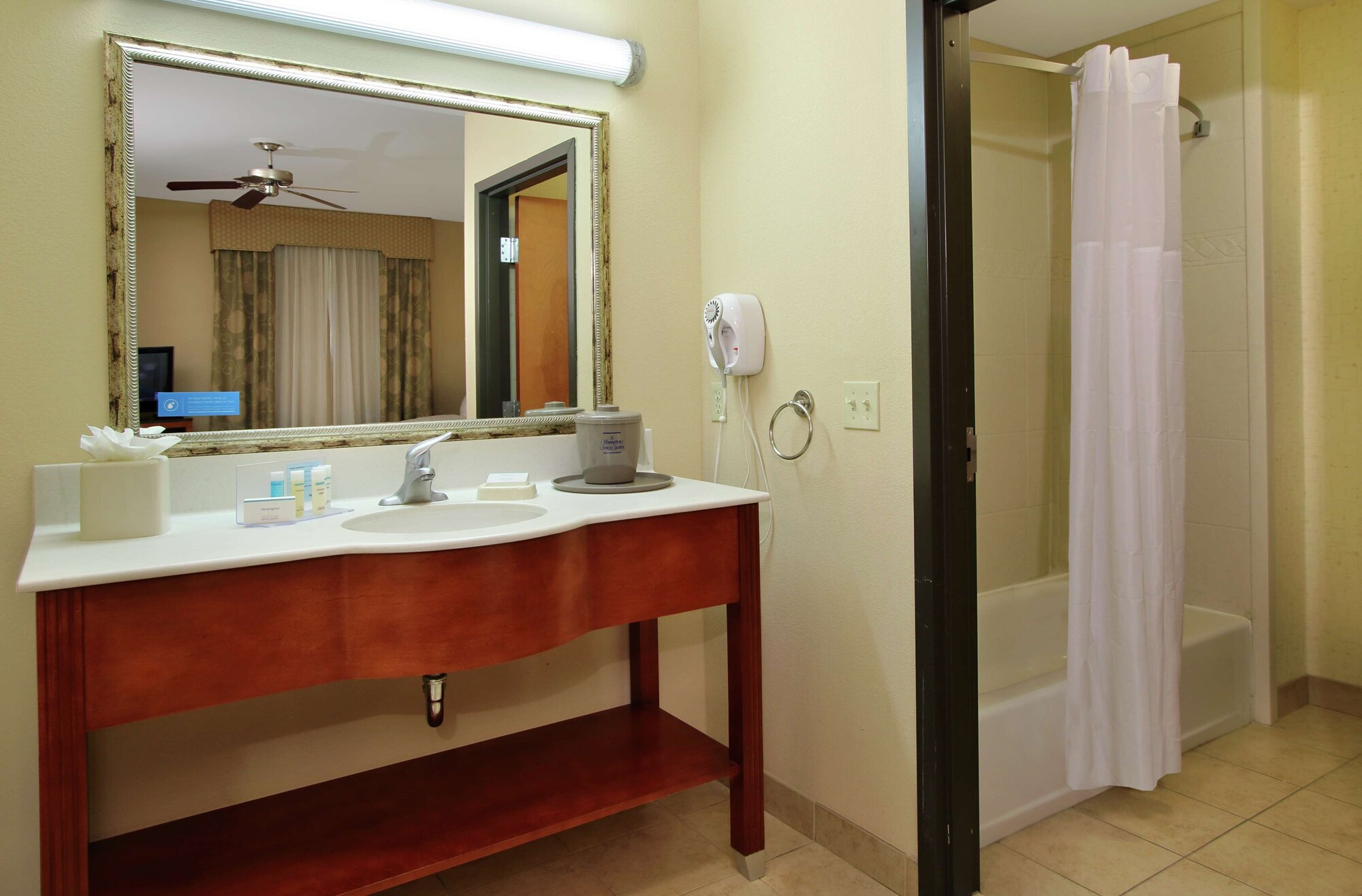 hampton inn and suites buffalo