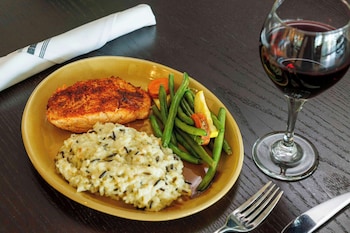 Hilton Greenville,Greenville - Spartanburg>>Greenville,4 star