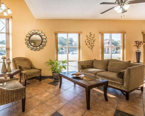 quality inn and suites near panama city beach