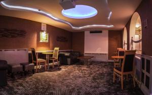 the quayside hotel and bar