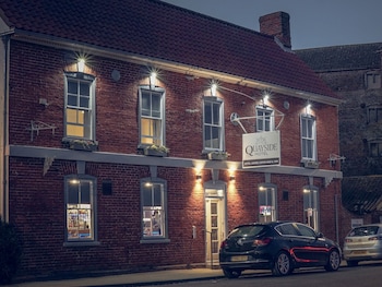the quayside hotel and bar