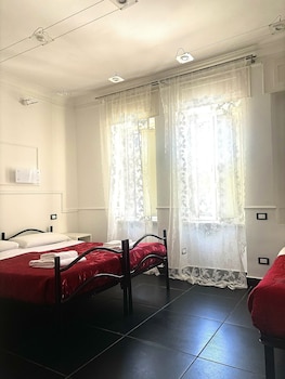 palace rome hostel