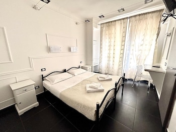 palace rome hostel