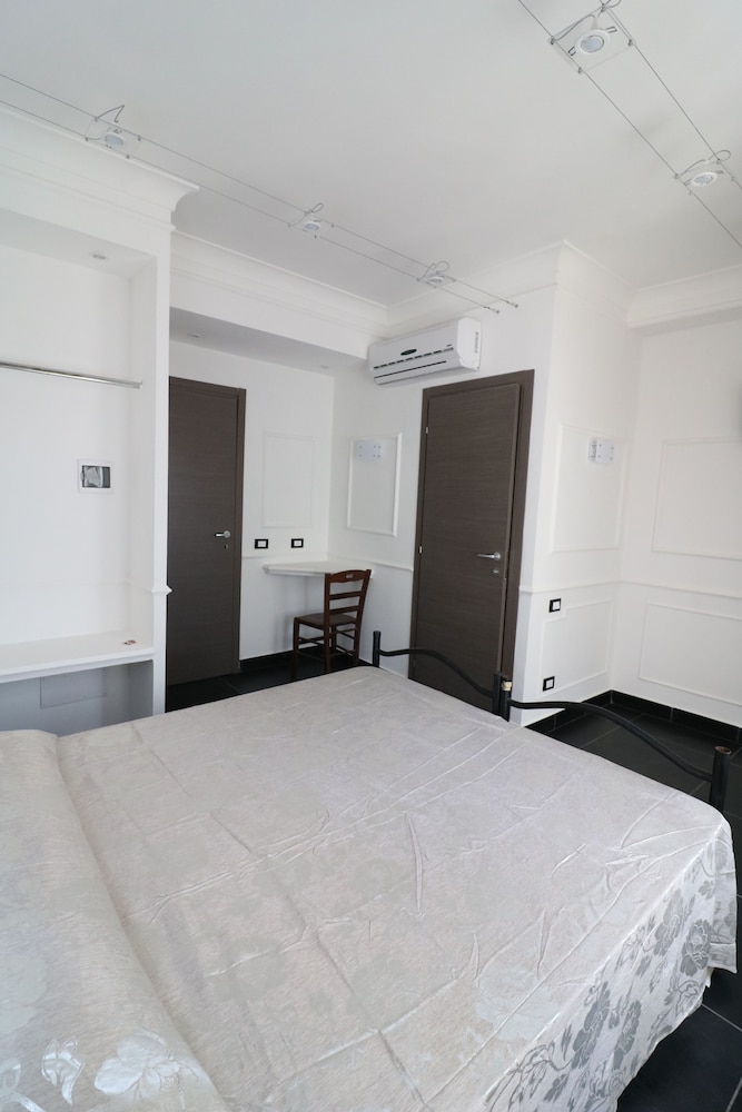palace rome hostel