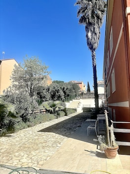 palace rome hostel