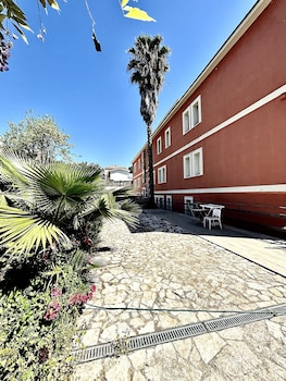 palace rome hostel