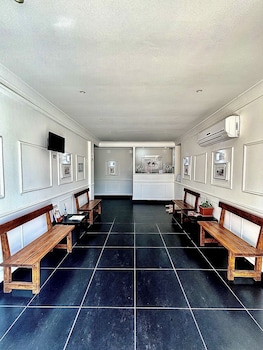 palace rome hostel