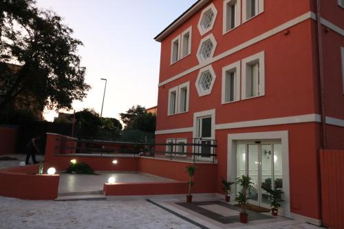 palace rome hostel