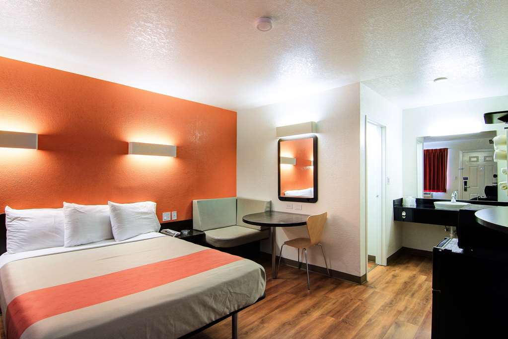 motel 6 old town scottsdale fashion square