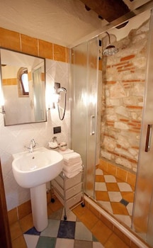 Castello Dei Templari,Tuscany>>Lucca,3 star