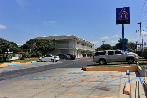 motel 6 austin tx north