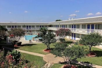 motel 6 austin tx north