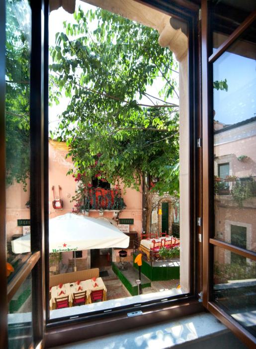 porta di mezzo luxury suites and rooms