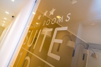 Suite 136 Luxury Rooms,Via Mariano Stabile 136/A,4 star