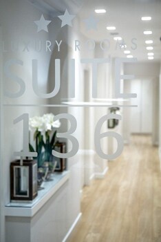 Suite 136 Luxury Rooms,Via Mariano Stabile 136/A,4 star