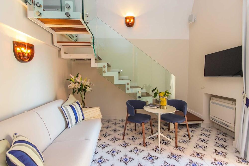 Diecisedici,Amalfi Coast>>Amalfi,3 star