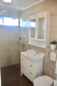 lynghagi house lava water