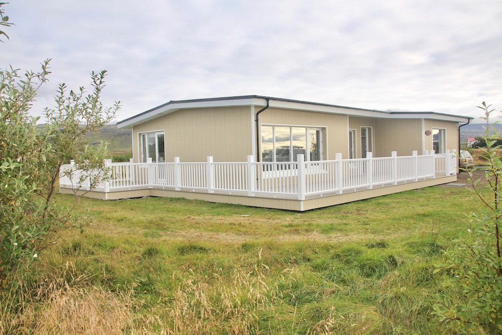 lynghagi house lava water