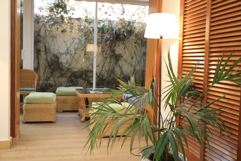 Hotel Dwo Les Palmeres,Calella>>Barcelona,4 star