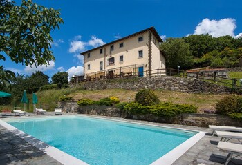 Agriturismo Borgo Tramonte,Near Porciano Castle,1 star