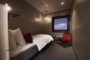 svalbard hotell the vault