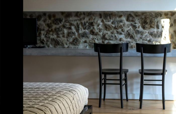 tale restaurant and suite