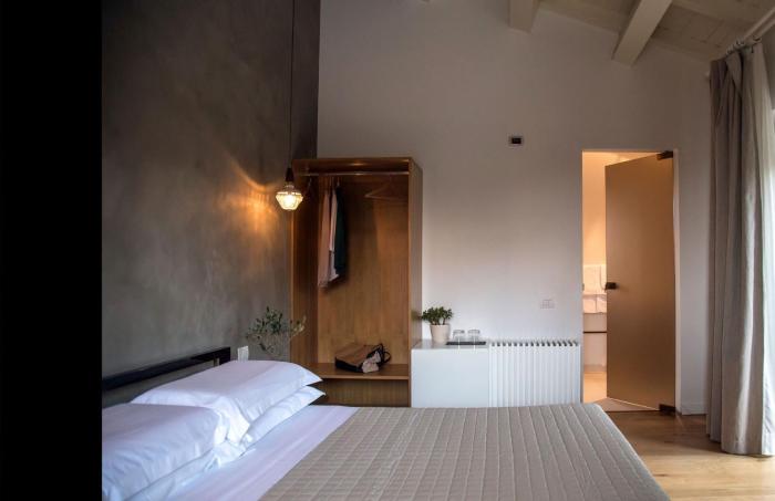 tale restaurant and suite